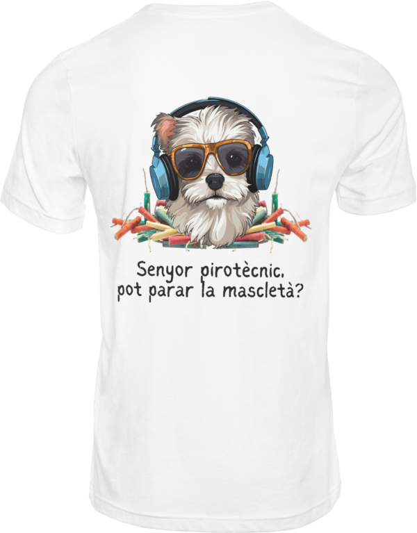 camiseta blanca perro trasera