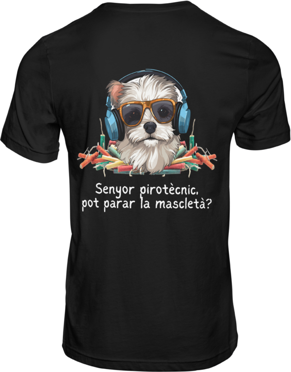 camiseta negra perro trasera