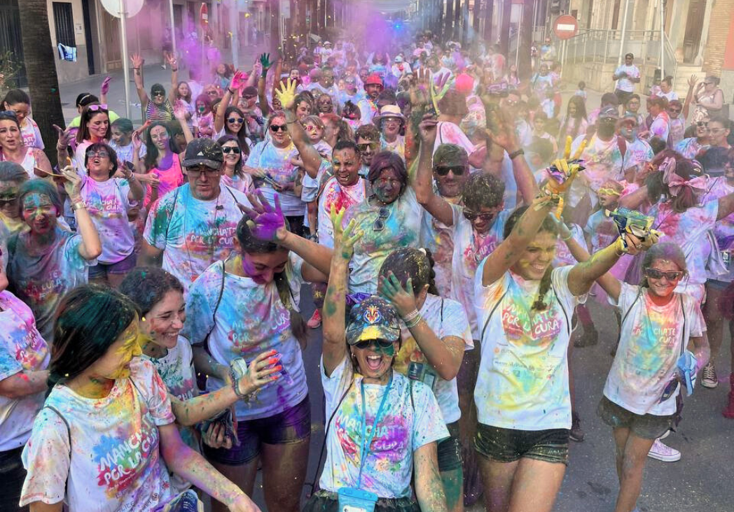 La 5ª Holi Colors bate récord con 430 inscritos y más de 3.000 € para investigación médica