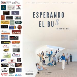 Esperando el bus Arteatro Conquistando Escalones