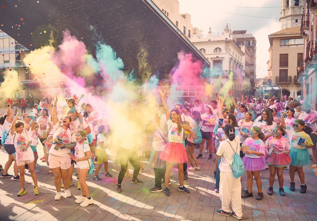 La VI Marcha Holi Colors Mánchate por la cura suma a la investigación para encontrar la cura de la Distrofia Muscular LGMDD2 y el VIH