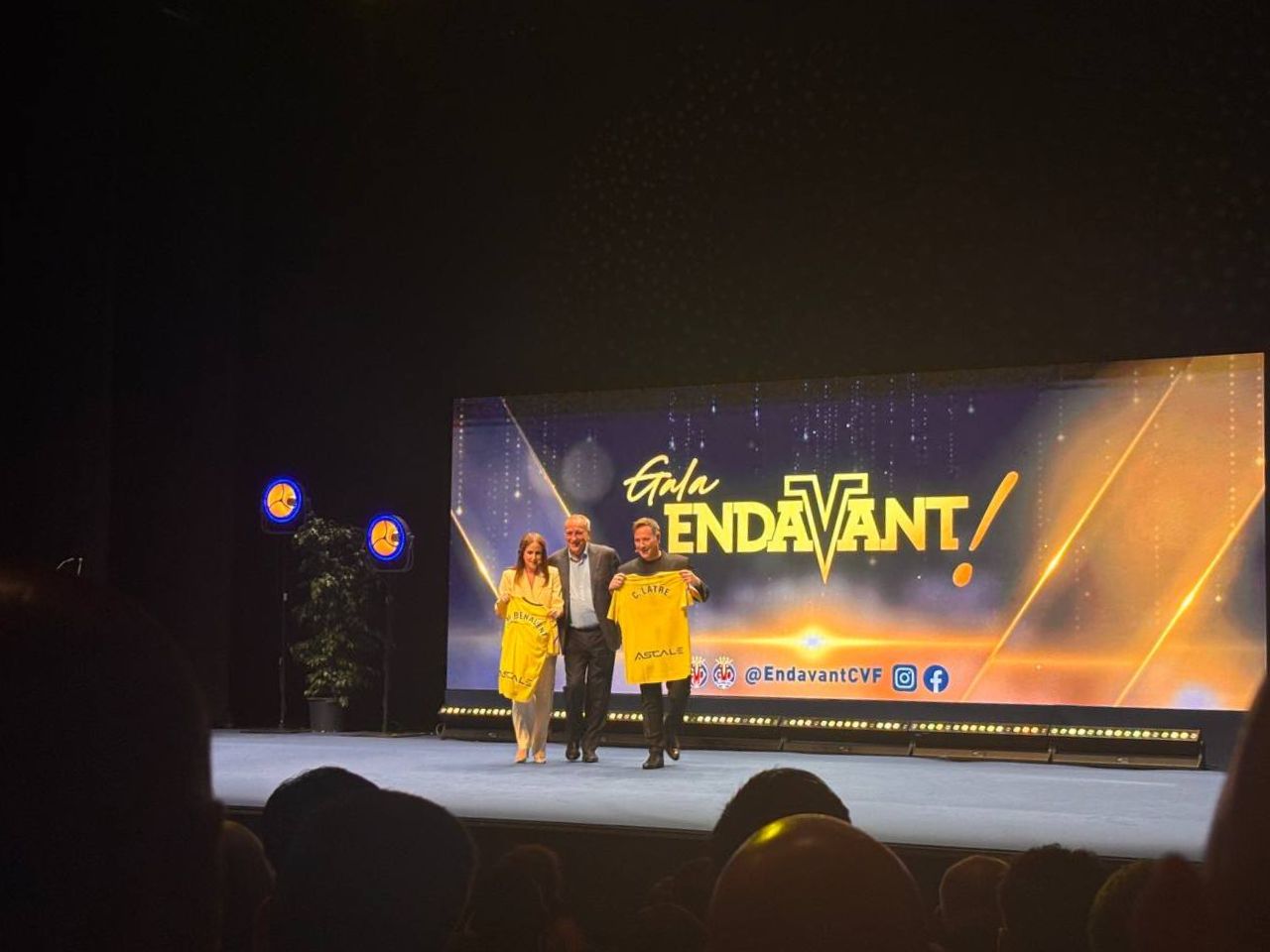 Fernando Roig, Mónica Benavent y Carlos Latre - Gala Endavant 2025